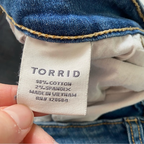 Torrid Distressed Boyfriend Jeans Stretch Denim Womens Size 18 - Picture 10 of 10
